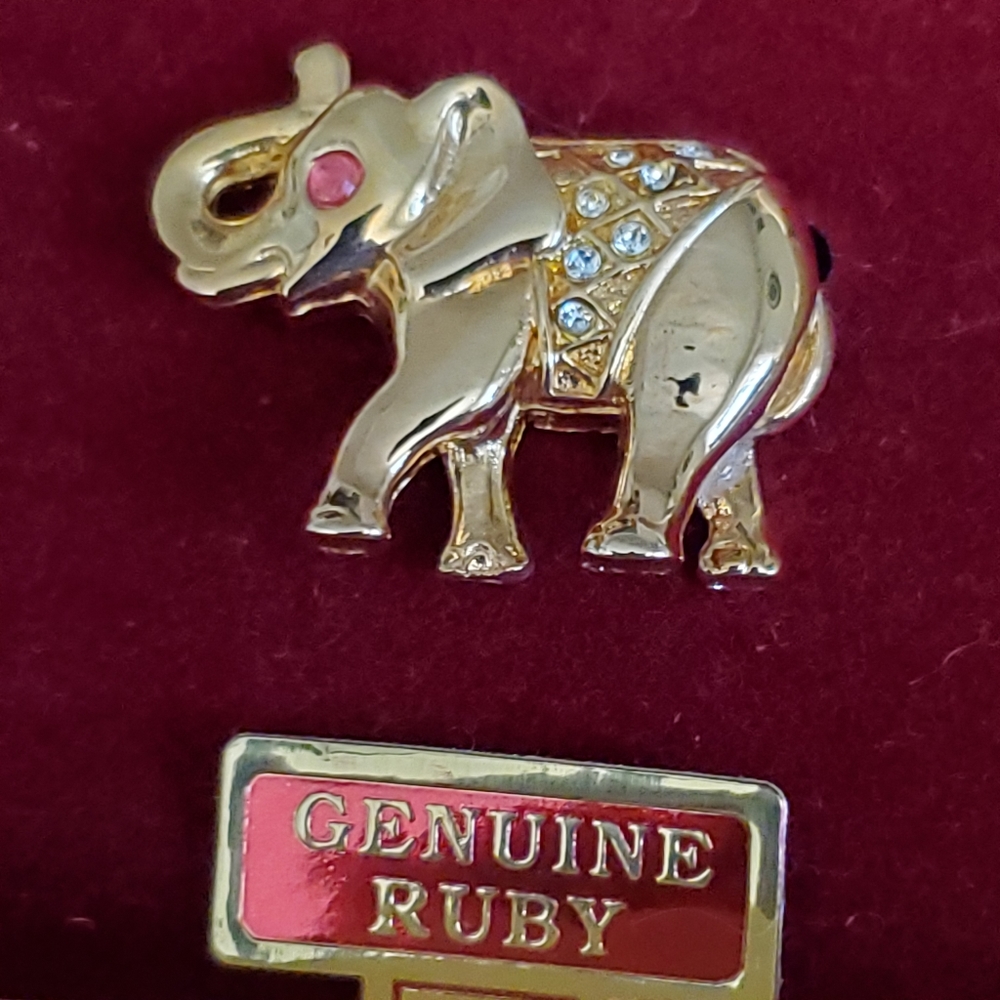 Vintage goldtone elephant brooch with genuine ruby eye